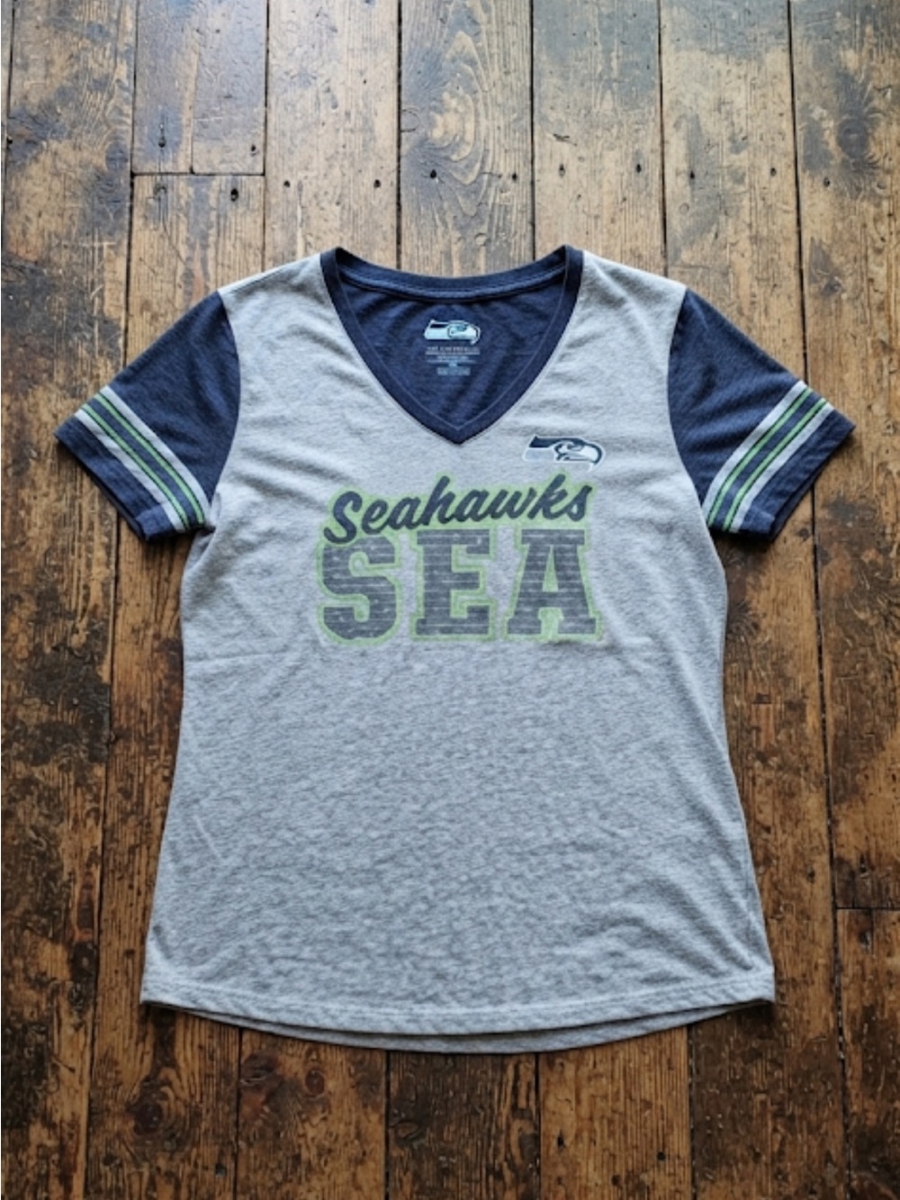 Seattle Seahawks V-neck shirt women’s size XL